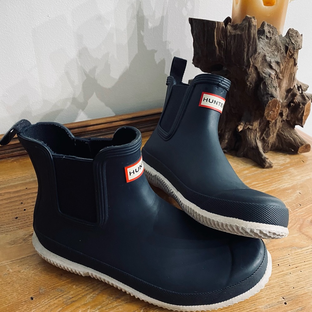 Hunter Boot Women's Original Chelsea
Calendar Rain Boot- navy